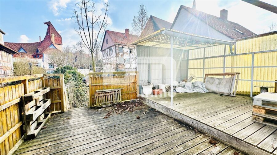 Historisches Fachwerk-Juwel mit attraktiver Rendite im Herzen von Northeim - Nebengelass Terrassenbereich / Zugang zu Parkplatz